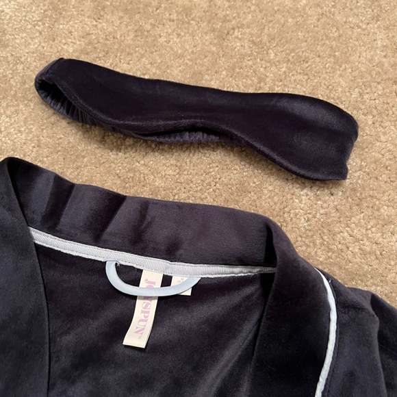 Robe Set - Picture 3 of 5